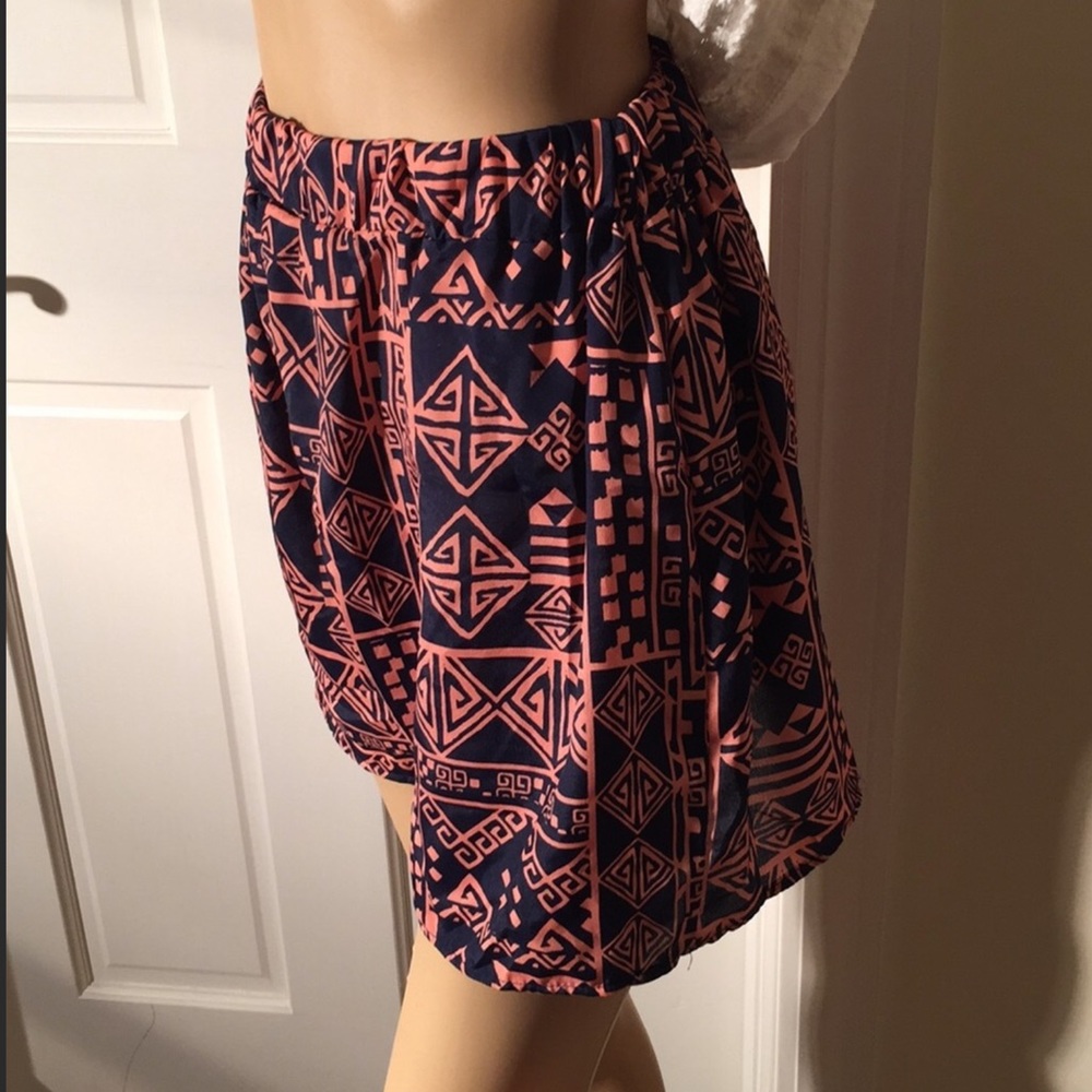 💃4/$22💃 2 pair of Fun Geo shorts!